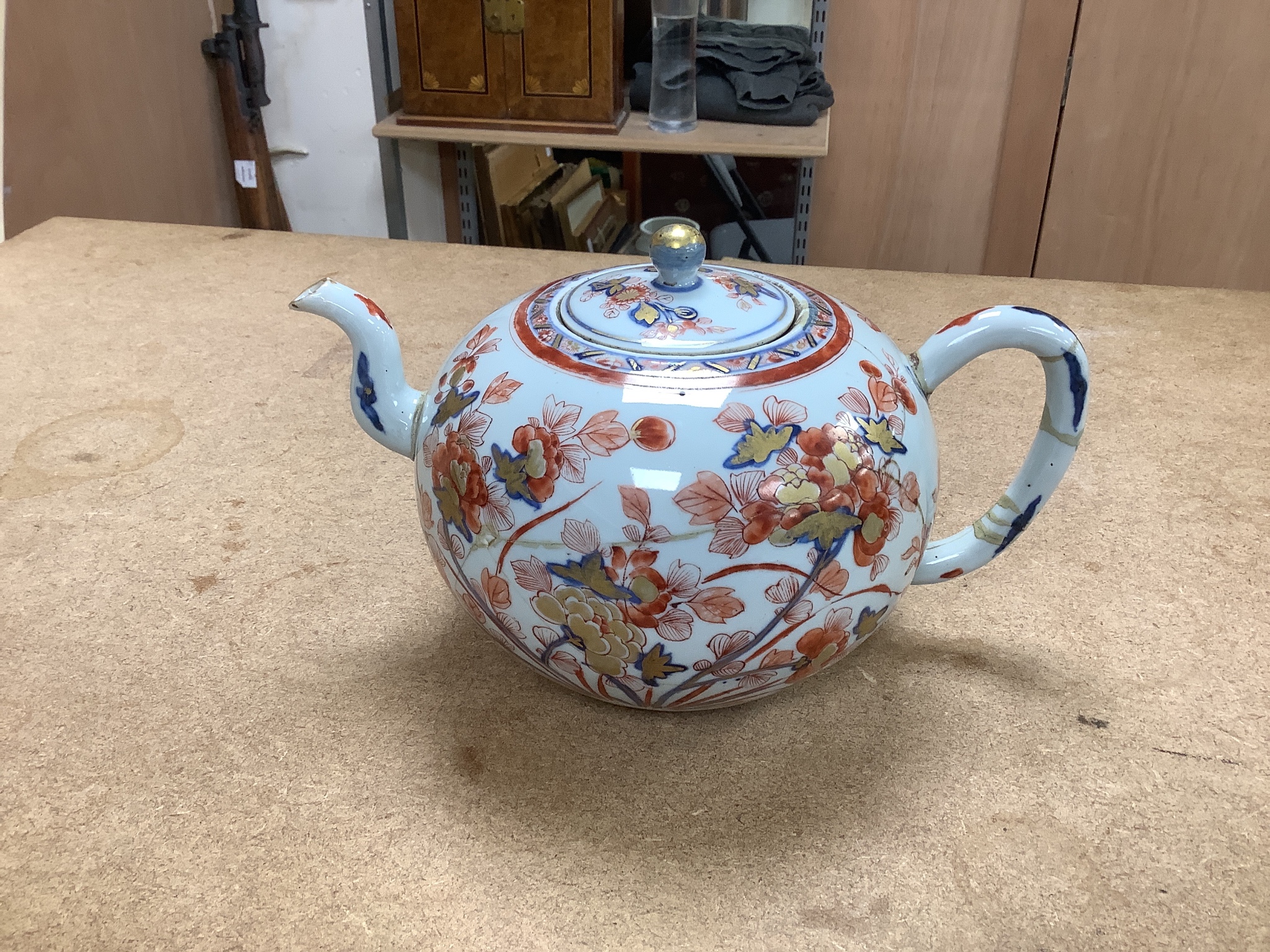 Four 18th century Chinese Export porcelain teapots. Tallest 15cm